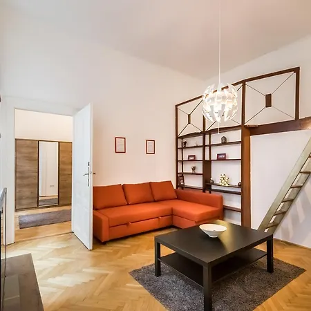 Broadway Apartment *