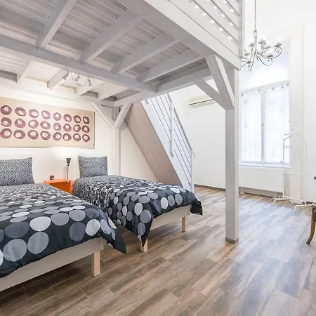 Family And Friends Apartment