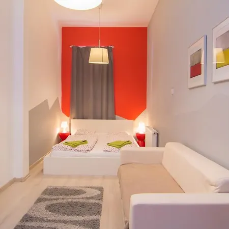 Apartment White Boat *