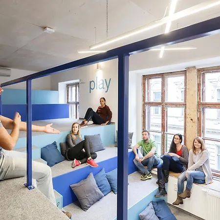 Flow Spaces Albergue *