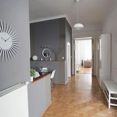 Royal Center Apartment