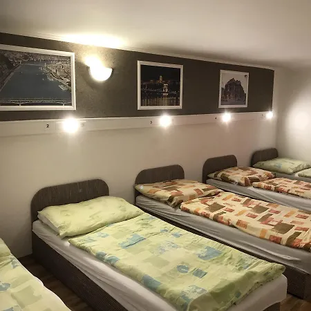 Opera Hostal *