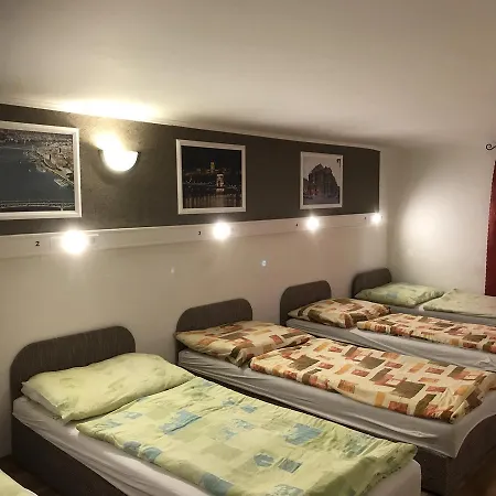 Opera Hostal *