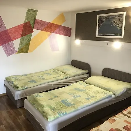 Hostal Opera