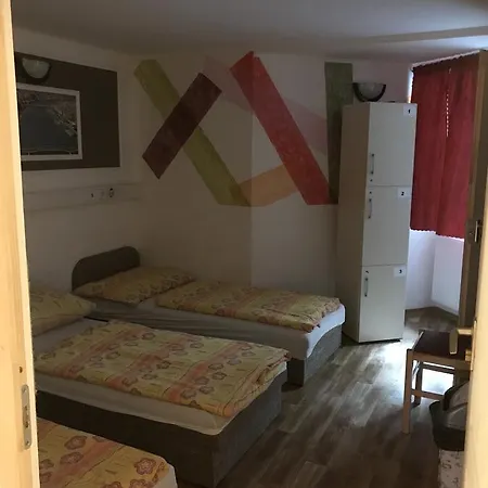 Hostal Opera