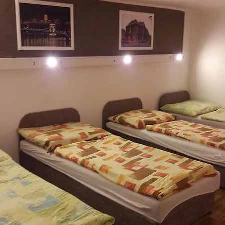 Hostal Opera *