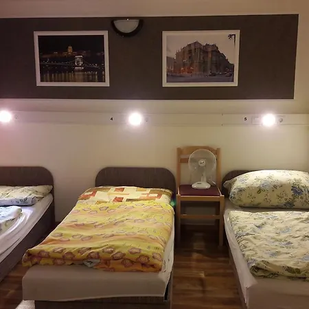 Hostal Opera