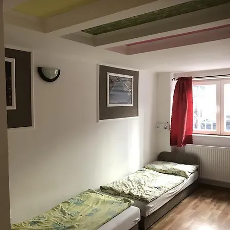 Hostal Opera *