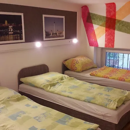 Hostal Opera *