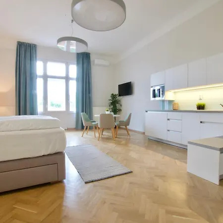Europest Luxury * Budapest