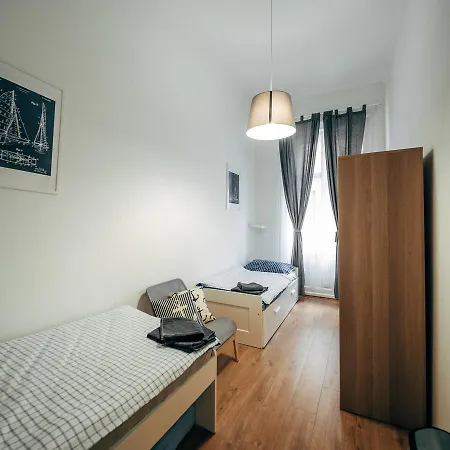 Hostal 111 *