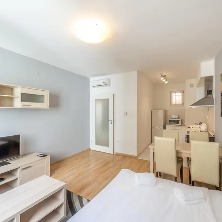 Corvin Plaza Apartamentos&suites Apartahotel 3*