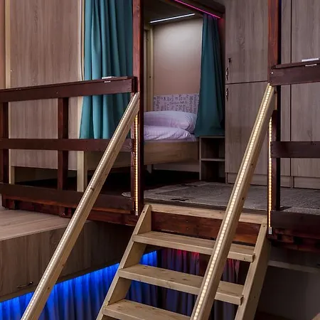 Metropolis Boutique 4*