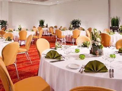 Courtyard By Marriott Center Hotell 4*