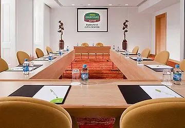 Courtyard By Marriott Center Hotell 4*