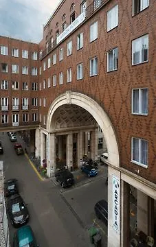 Arcadia Hotel 4*