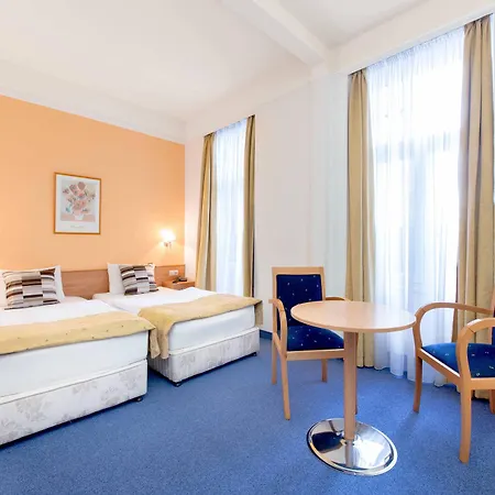 Hotel East 4*
