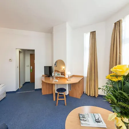 East 4* Budapeste
