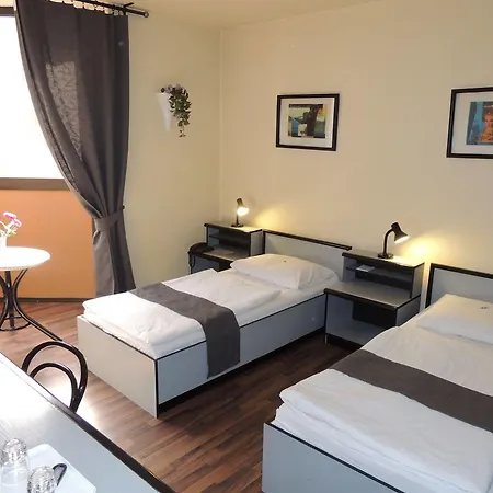 Thomas 3* Budapeste