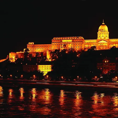 Lanchid 19 Design 4* Budapest