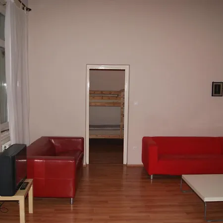 Happy Hostel *