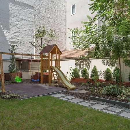 Corvin Plaza &