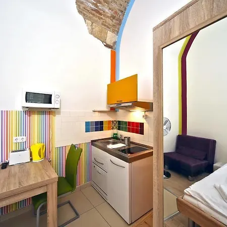 アパートホテル Amber Gardenview Downtown 3*