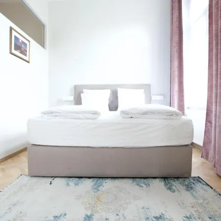 Europest Luxury Budapest