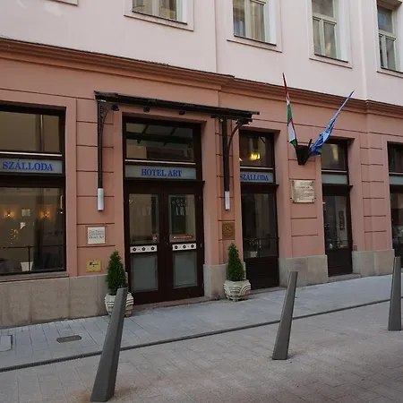 Three Corners Art Будапешт