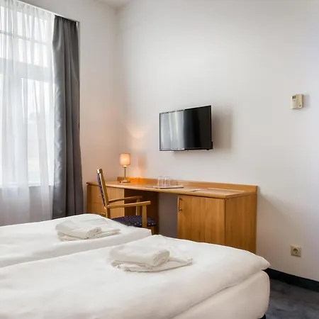 Hotel East 4*