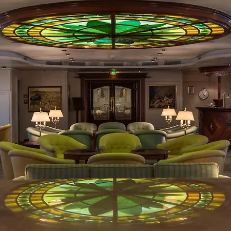 Onriver Hotels - Ms Cezanne Botel 4*