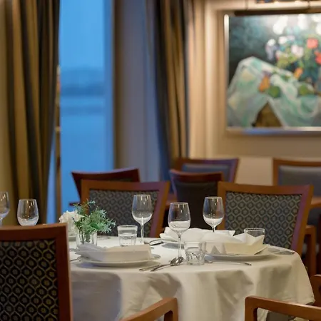 Onriver Hotels - Ms Cezanne Botel Budapest