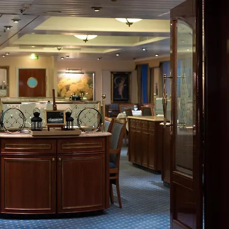 Botel Onriver Hotels - Ms Cezanne
