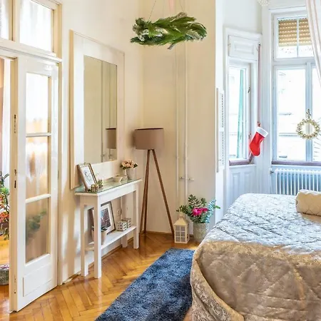 Mira Luxury Apartment