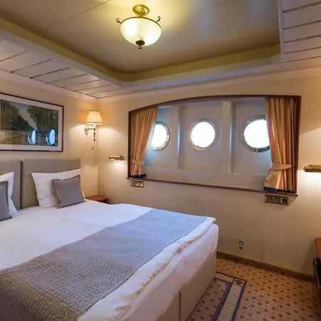 Botel Onriver Hotels - Ms Cezanne Budapest