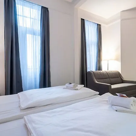 Hotel East 4*