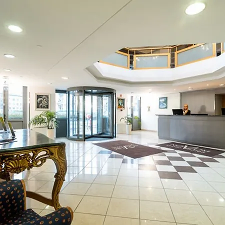 Hotel East 4*