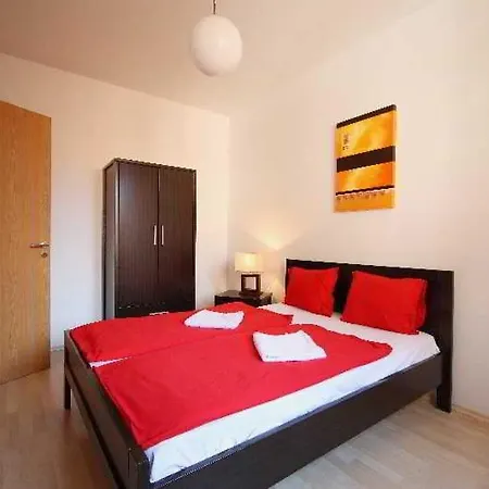 Opera Apartment *
