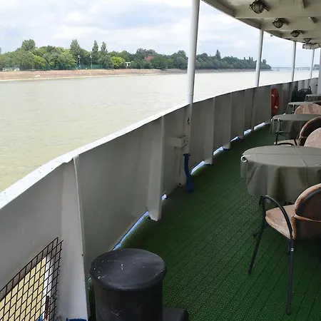 Fortuna Boat Botel Budapest
