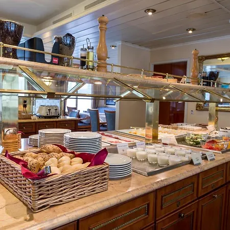 Botel Onriver Hotels - Ms Cezanne