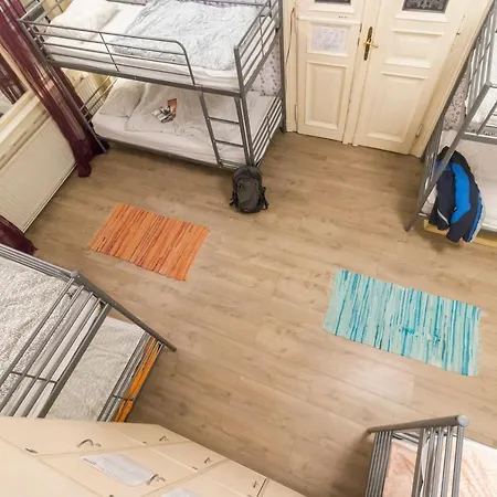 Baroque & Coworking Hostel *