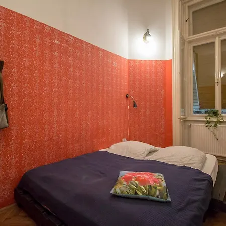 Hostel Baroque & Coworking *