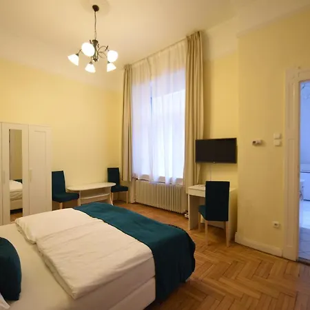 Baross City -