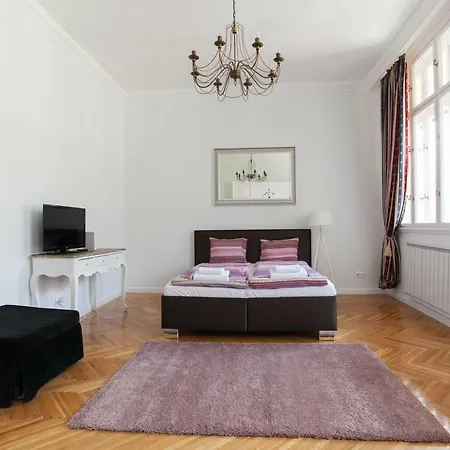 Chic & Charm Apartment