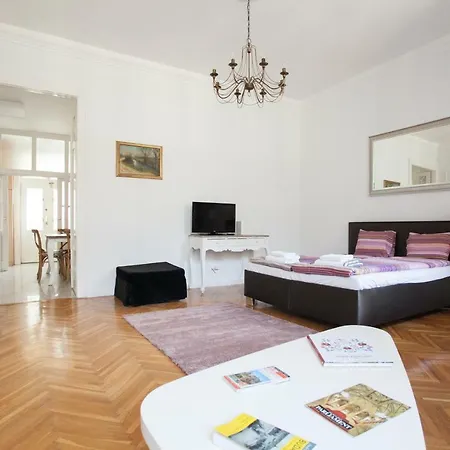Apartment Chic & Charm