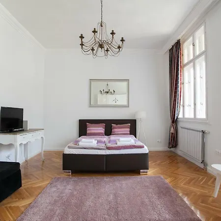 Chic & Charm Apartment Budapest