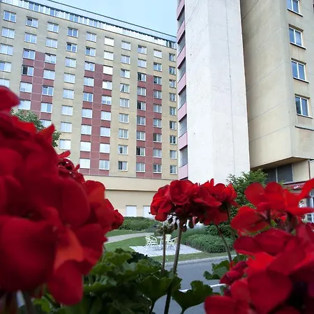 Otel Ceu Konferencia Koezpont 3*