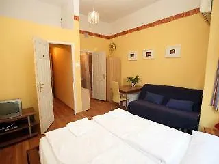 Club & * Budapest