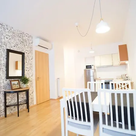 Innercity Opera Apartment