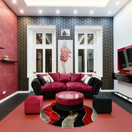Red Passion Deluxe At Gozsdu Budapeszt